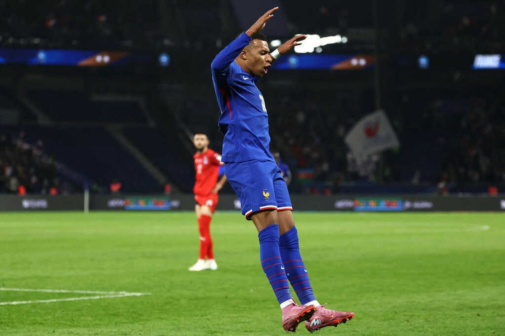 Mbappe thăng hoa, tuyển Pháp thắng '3 sao'