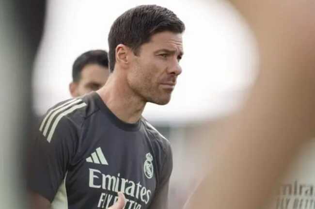 Alonso và Real Madrid hướng tới El Clasico: Vững vàng ngôi đầu; Mbappe sẵn sàng