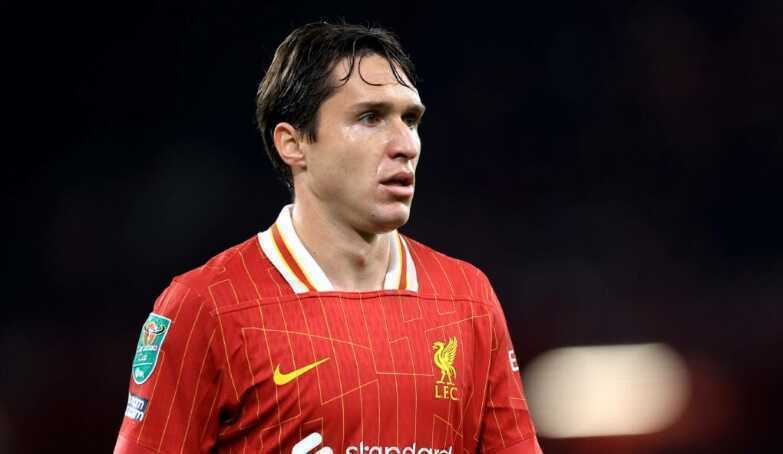 Liverpool ``quay xe`` với Chiesa