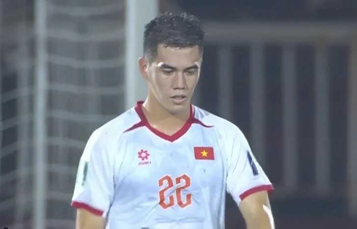 HLV Kim nhận xét về màn trình diễn của Tiến Linh