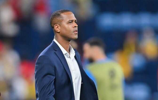 8 trận, 15 bàn thua: Thống kê ``tố cáo`` Kluivert