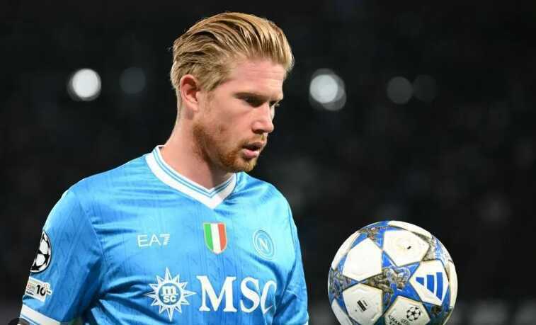 De Bruyne rất được lòng những NHM Napoli.