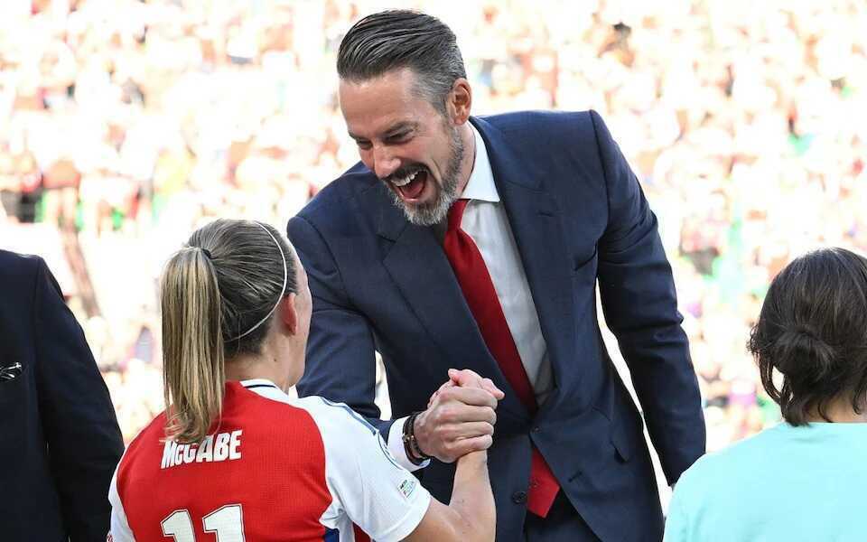 Anh tham gia vào nhiều trận đấu của Arsenal.