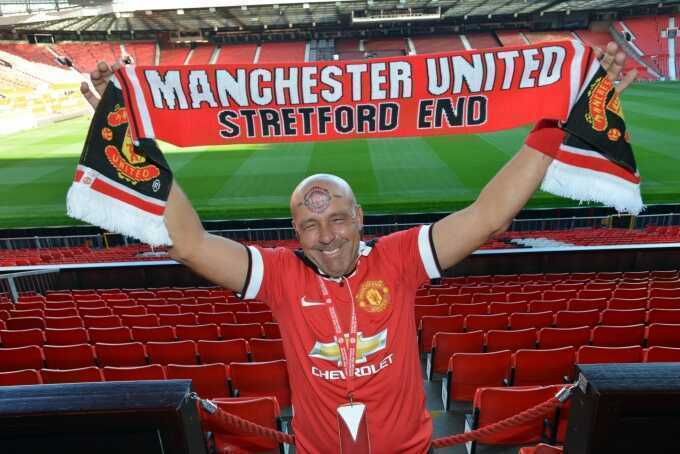 CĐV có tên `Manchester United` qua đời ở tuổi 62