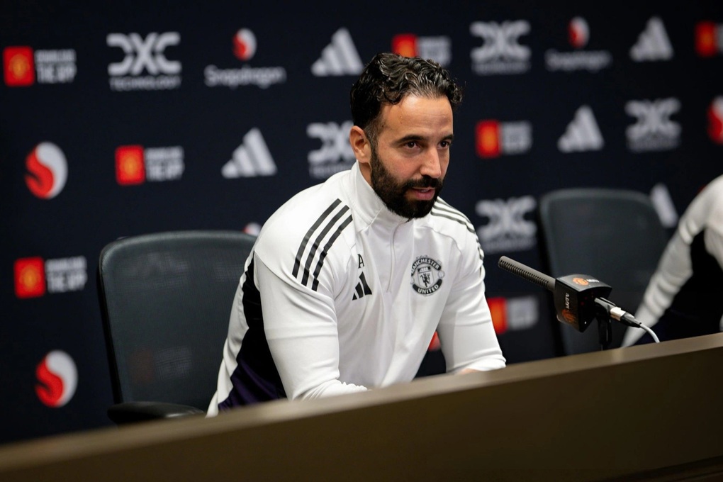 HLV Amorim nói thật lòng về đẳng cấp của Man Utd trước trận gặp Liverpool