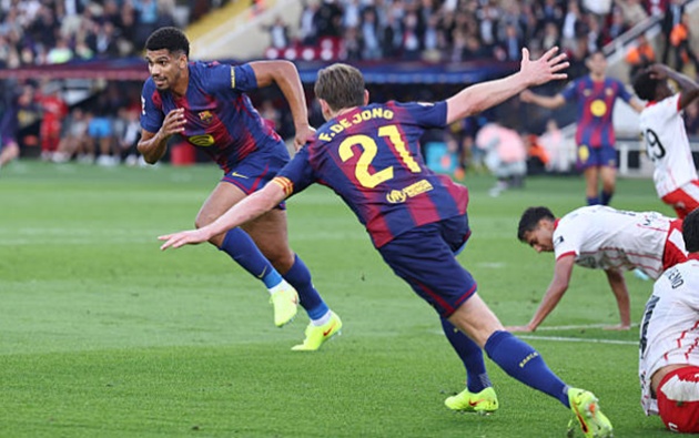 Araujo cứu Barca ở phút 90+3, chiếm ngôi đầu của Real