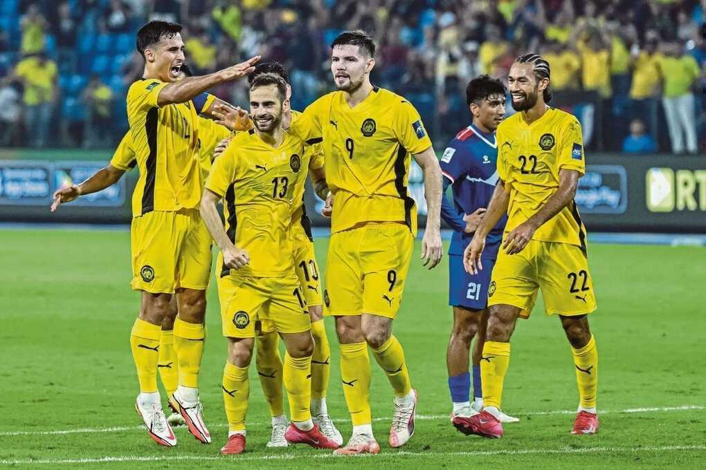 Bóng đá Malaysia bị cảnh báo nguy cơ sụp đổ sau bê bối gian lận nhập tịch