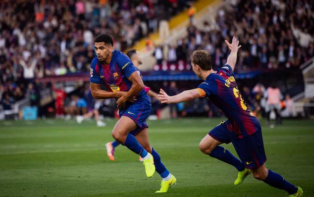 HLV Hansi Flick nhận thẻ đỏ, Barcelona giành 3 điểm nhọc nhằn