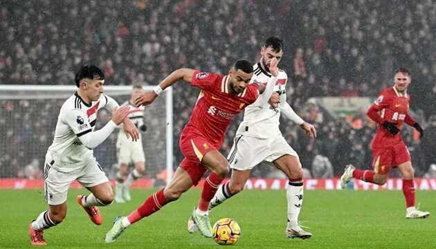 Cả MU và Liverpool đều đang có những vấn đề nhất định.