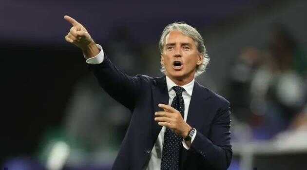 Nottingham Forest liên hệ Roberto Mancini cho chiếc ghế HLV trưởng