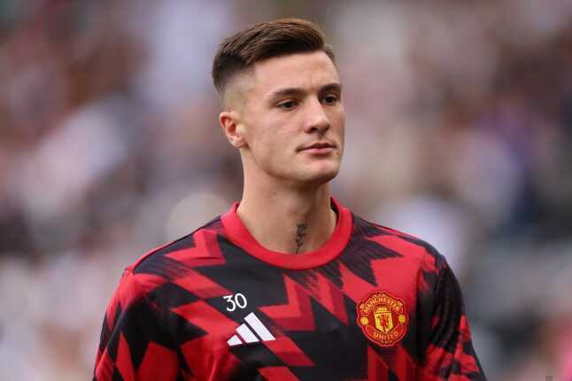 Huyền thoại Arsenal: ~Mateta giỏi hơn Sesko rất nhiều~