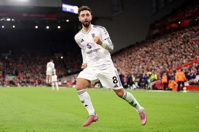 Bruno Fernandes: `CĐV Liverpool giúp Man Utd thắng`