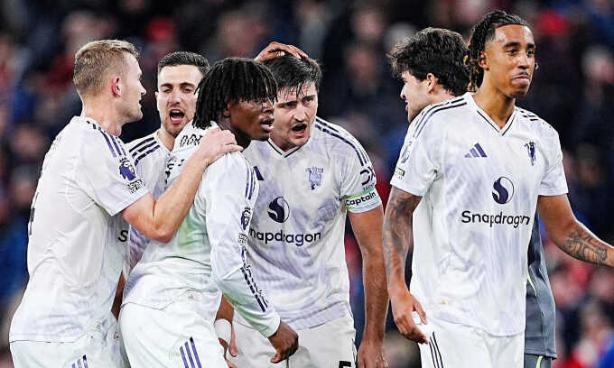 Maguire giúp Man Utd đả bại Liverpool