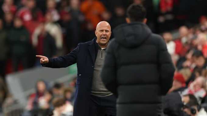 Slot chê lối chơi tử thủ của Man Utd