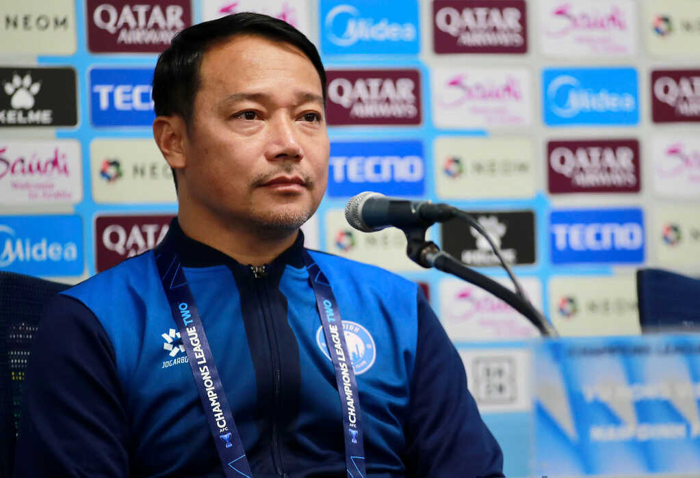 HLV Nam Định nói gì trước khi đấu Gamba Osaka ở Cúp châu Á?