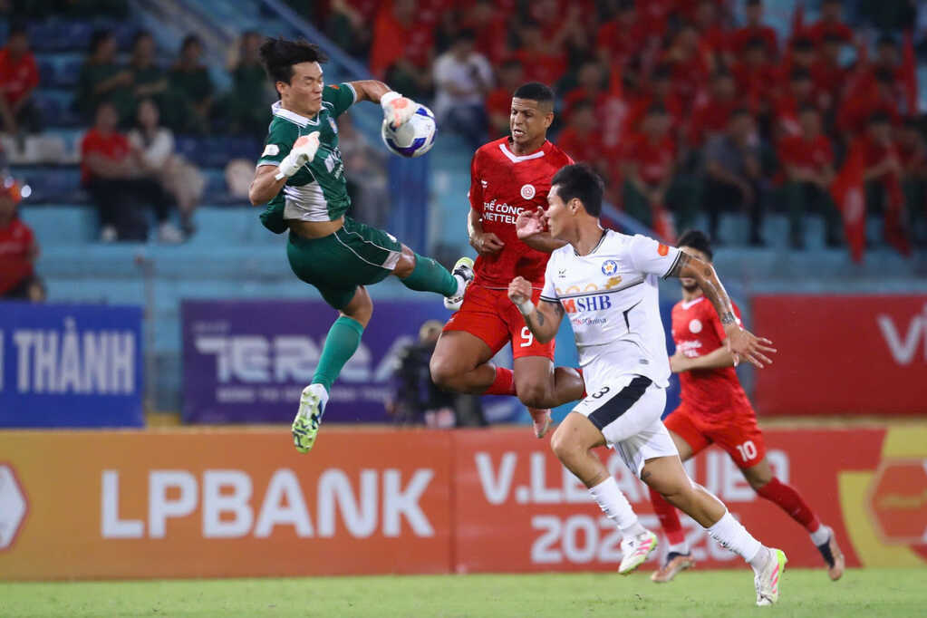 Thủ môn Bùi Tiến Dũng đứt dây chằng đầu gối, chia tay V-League