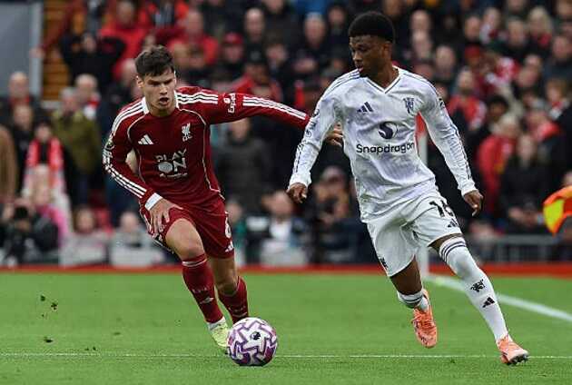 Trọng tài Mark Clattenburg chỉ ra điểm khiến ông khó chịu ở Amad Diallo