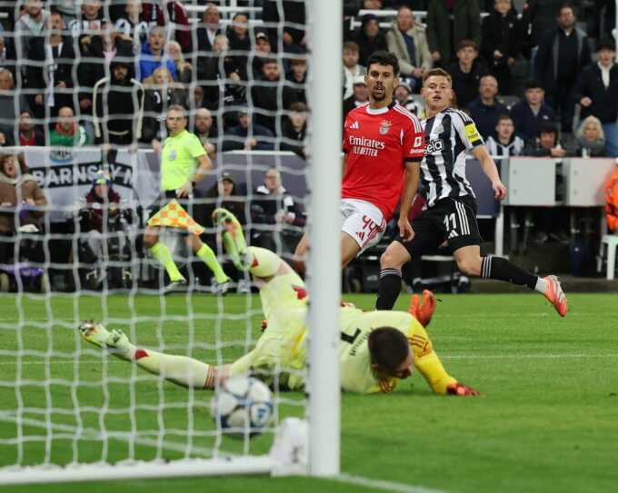 Đội của Mourinho thảm bại ở Champions League