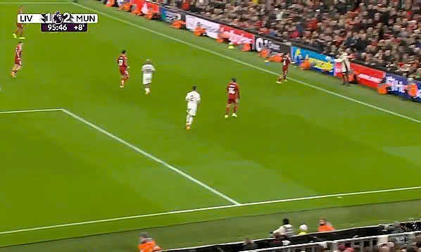 Man Utd phàn nàn Liverpool phạm luật tiếp bóng