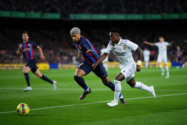 Flick sẽ dùng công thức ~anti-Vinicius~ của Xavi cho trận Siêu kinh điển?