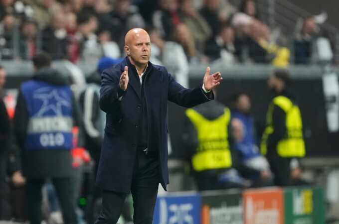 Slot: `Liverpool vẫn thủng lưới từ cơ hội đầu tiên của Frankfurt`