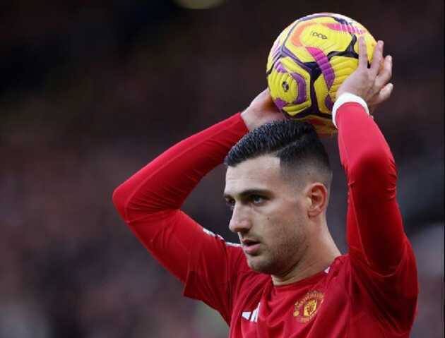 Paul Parker đề nghị loại Dalot khỏi đội hình Man Utd