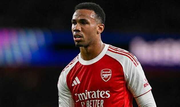 Chấn thương của Gabriel mở ra cơ hội cho Hincapie tại Arsenal?