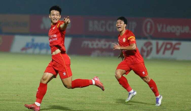 Hoàng Đức ghi siêu phẩm, Ninh Bình tiếp tục mạch bất bại