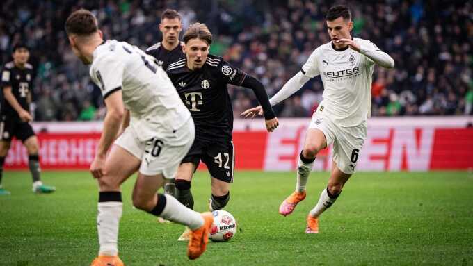 Thần đồng 17 tuổi lập tuyệt phẩm thứ hai cho Bayern