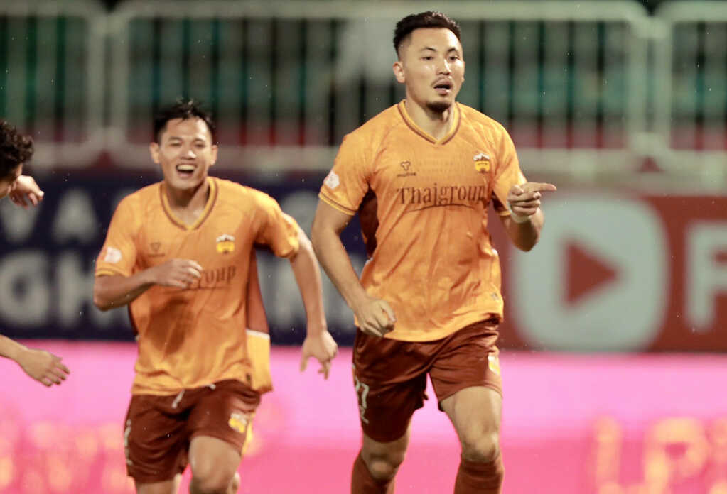 Thắng trận đầu tiên ở V-League, HLV HAGL nói điều bất ngờ