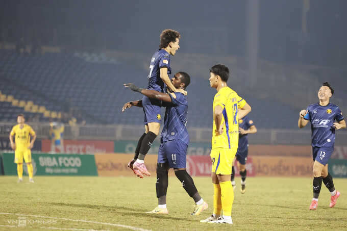 Thanh Hóa ngắt mạch 15 trận không thắng ở V-League