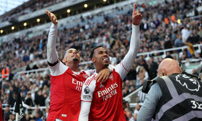 Hàng thủ Arsenal có đang mạnh nhất mọi thời?