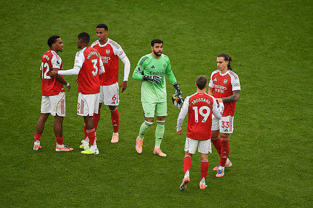 Arsenal dẫn đầu Ngoại hạng Anh: Bản lĩnh từ bóng chết và phòng ngự