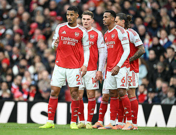 Arsenal rất nguy hiểm ở những pha bóng cố định.
