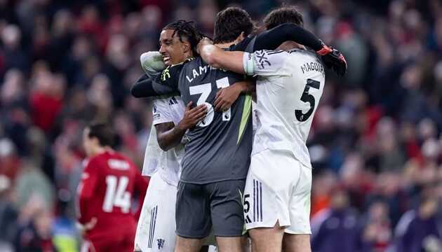 Tập thể Quỷ đỏ đoàn kết, cùng nhau đi lên.