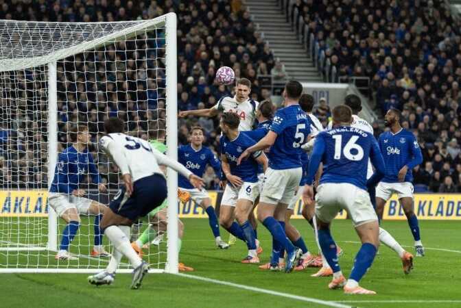 Tình huống cố định: `Vũ khí bí mật` đưa Tottenham bay cao