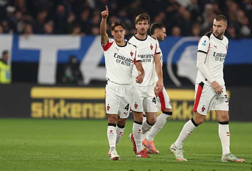 AC Milan chia điểm thất vọng với Atalanta, lỡ cơ hội vàng bám đuổi Napoli