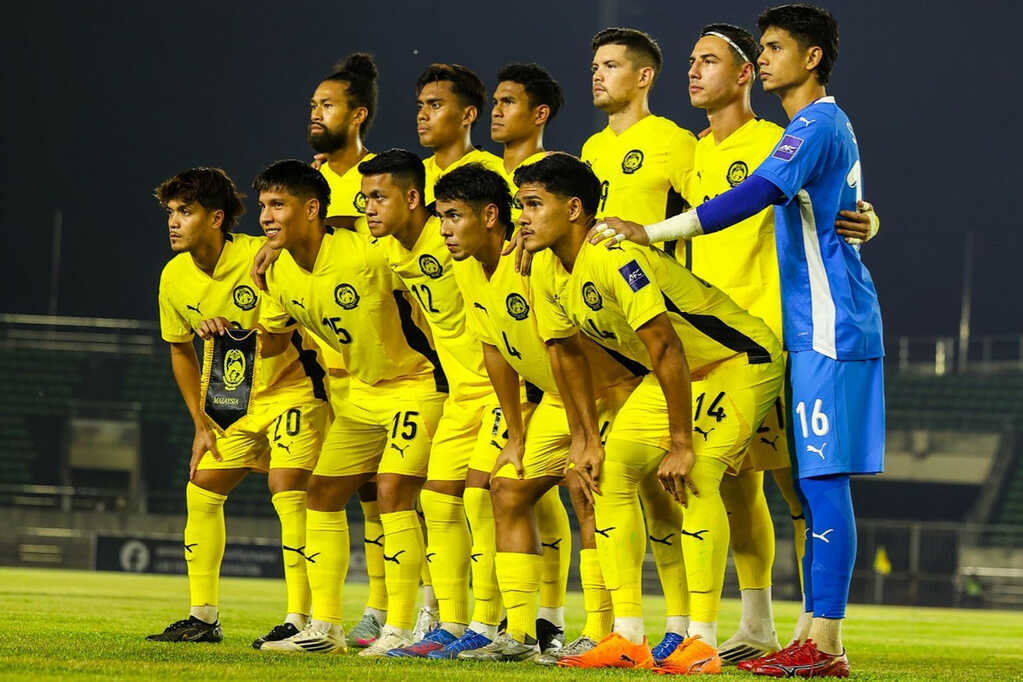 Be boi bong da Malaysia: Moi lua nem vao dong rom kho