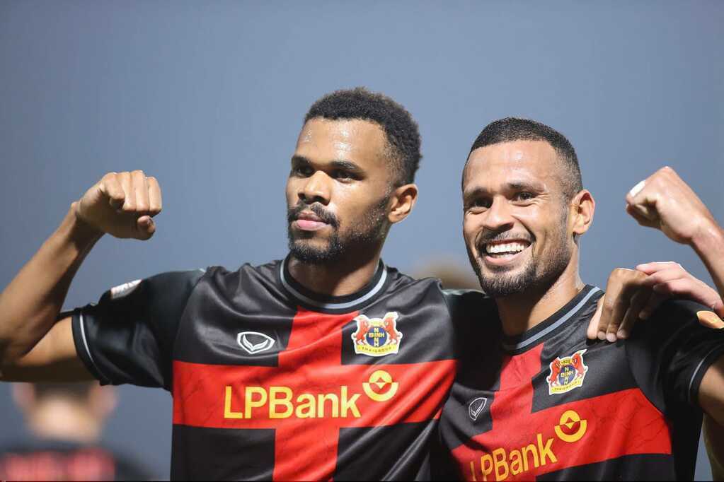 Các ngoại binh Ninh Bình thi đấu ấn tượng.