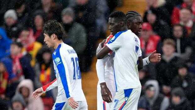 Palace thi đấu đầy bùng nổ tại Anfield.