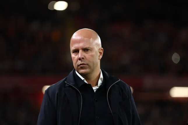 Jamie Redknapp bất ngờ, chỉ trích quyết định xoay tua của Arne Slot