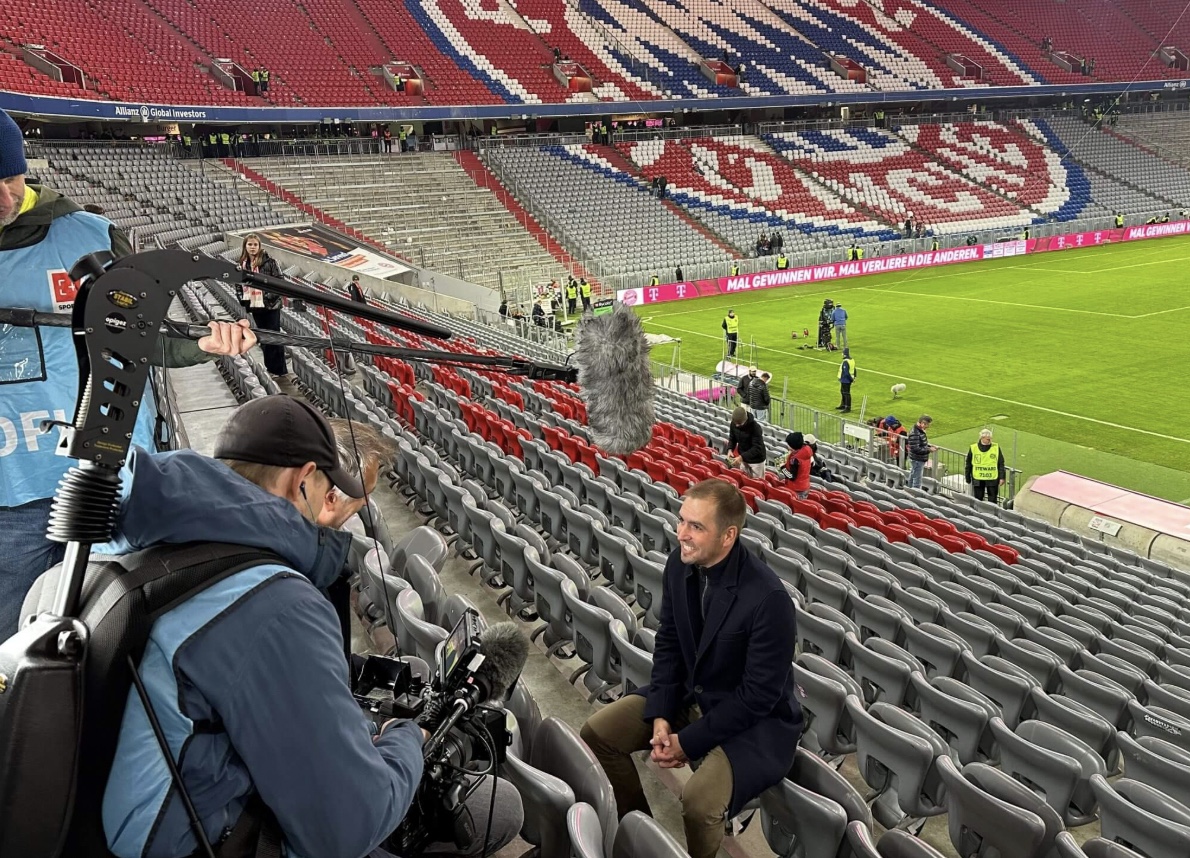 Một ngày cùng Philipp Lahm: Từ sân bóng đến siêu kinh điển bóng đá Đức