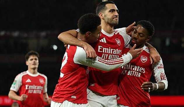 Nwaneri - Saka giúp Arsenal đi tiếp tại Carabao Cup