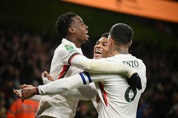 Siêu phẩm Gittens cứu rỗi 10 người Chelsea trong bữa tiệc 7 bàn thắng