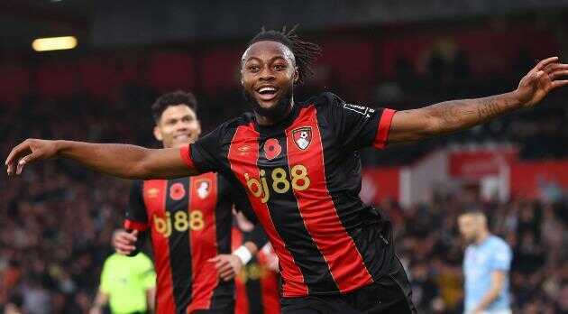 Antoine Semenyo giúp bay cao.