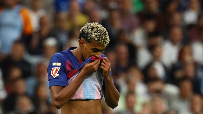 CĐV Tây Ban Nha loại Yamal khỏi đội hình tiêu biểu 2025