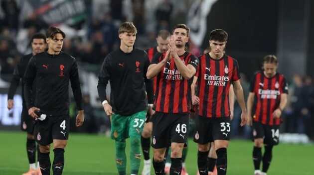 Đứt chuỗi 5 trận thắng liên tiếp, phòng thay đồ AC Milan trở nên nặng nề