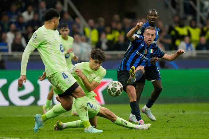Toni Kroos: `Barca rất dễ tổn thương sau phút 75`