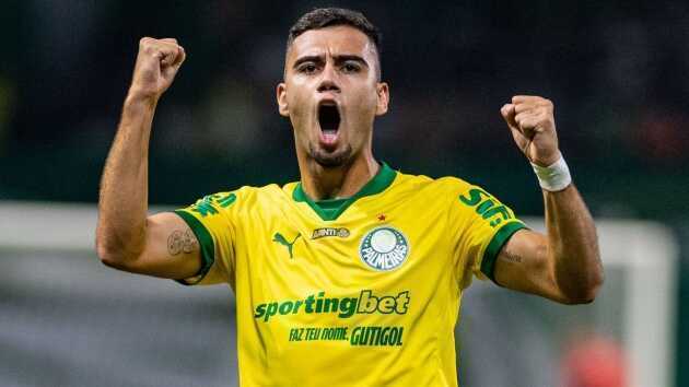  Pereira hiện đã trở về quê nhà Brazil chơi bóng.
