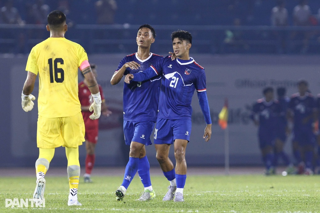 HLV Nepal: ~Đội tuyển Việt Nam hoàn toàn có thể thắng 6-1~